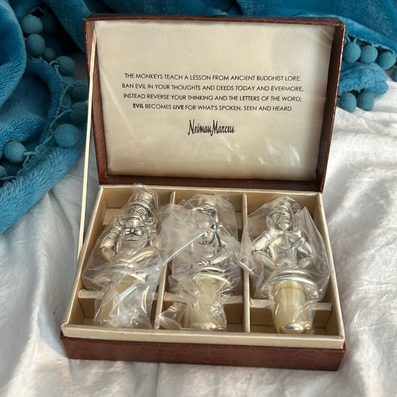 Vintage Neiman Marcus “No Evil” Monkey Wine Stoppers with Box - Picture 3 of 15